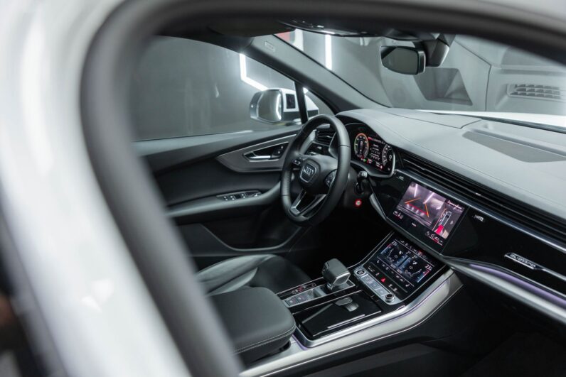 AUDI Q7 55 TFSI S Matrix