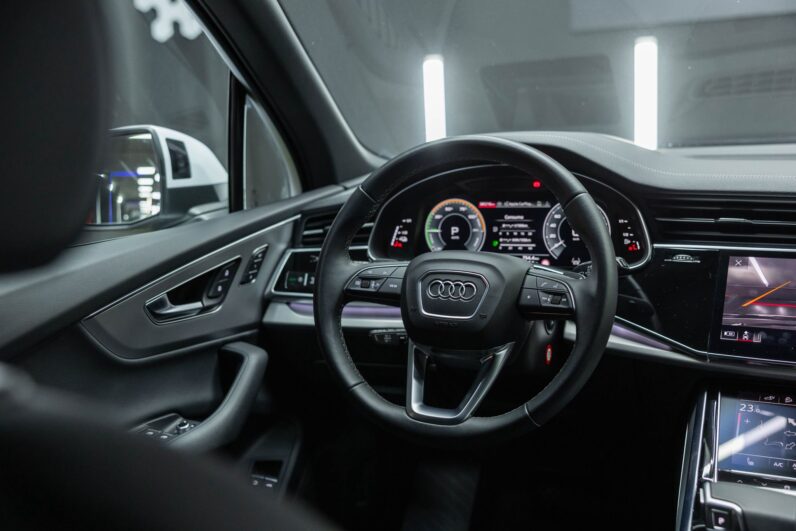 AUDI Q7 55 TFSI S Matrix
