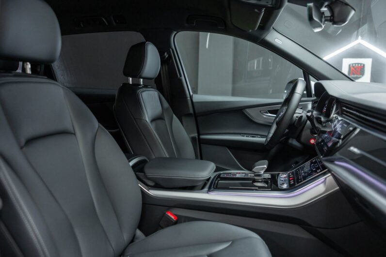 AUDI Q7 55 TFSI S Matrix