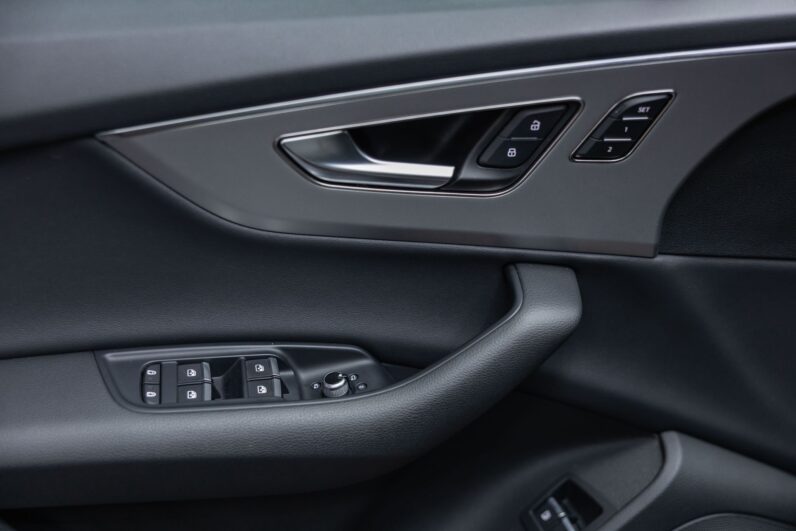 AUDI Q7 55 TFSI S Matrix