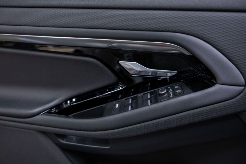 LAND-ROVER Range Rover Evoque 2.0 D150 RDynamic FWD